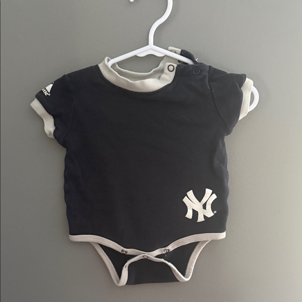 NY YANKEES ONSIE